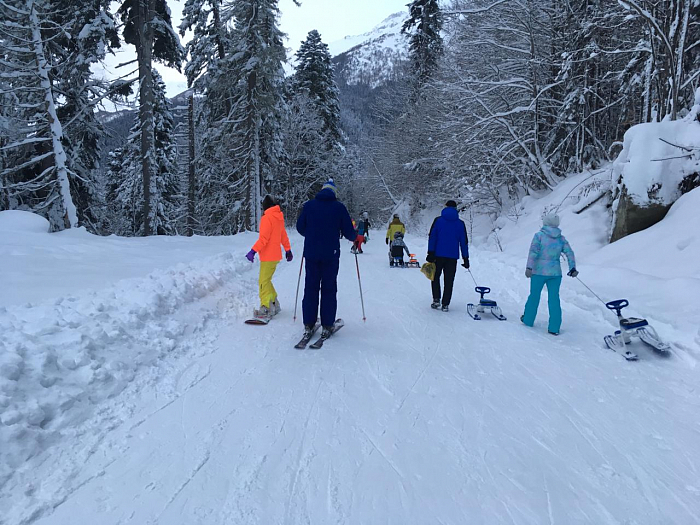 катание на лыжах