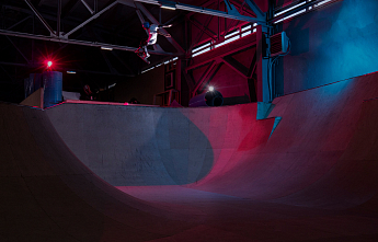 Самый большой крытый скейт-парк откроется в Москве 1 октября