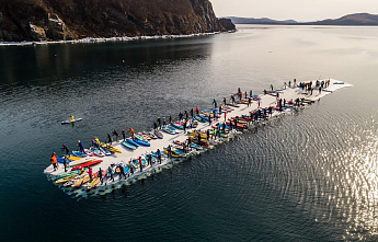 Как SUP-серферы во Владивостоке льдину "угоняли"